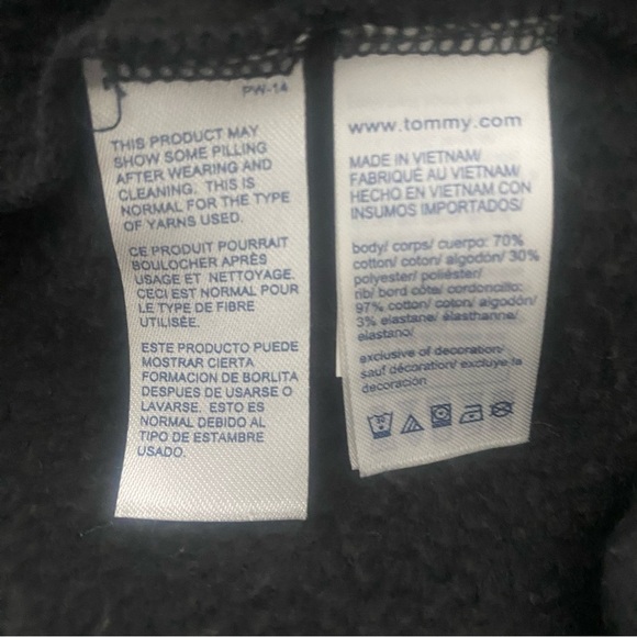 Tommy Hilfiger Kid Size S 6-7 Black Crew Neck Sweatshirt (has tiny hole) see pic - Picture 4 of 7